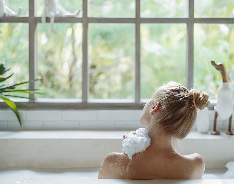 朝風呂の意外な効果が判明！メリットや健康になる入浴法をご紹介