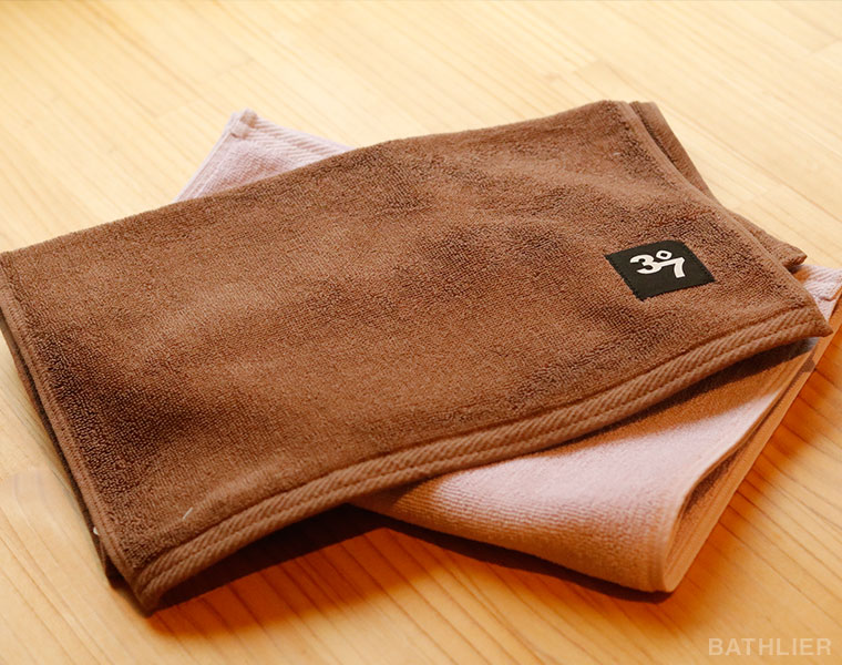 【新商品】サウナー必見、汗拭きやサウナマット代わりに！持ち運び便利＆敷けて拭ける万能の「37（サウナ）」サウナタオルスマートサイズ（約33×85cm）を販売開始！